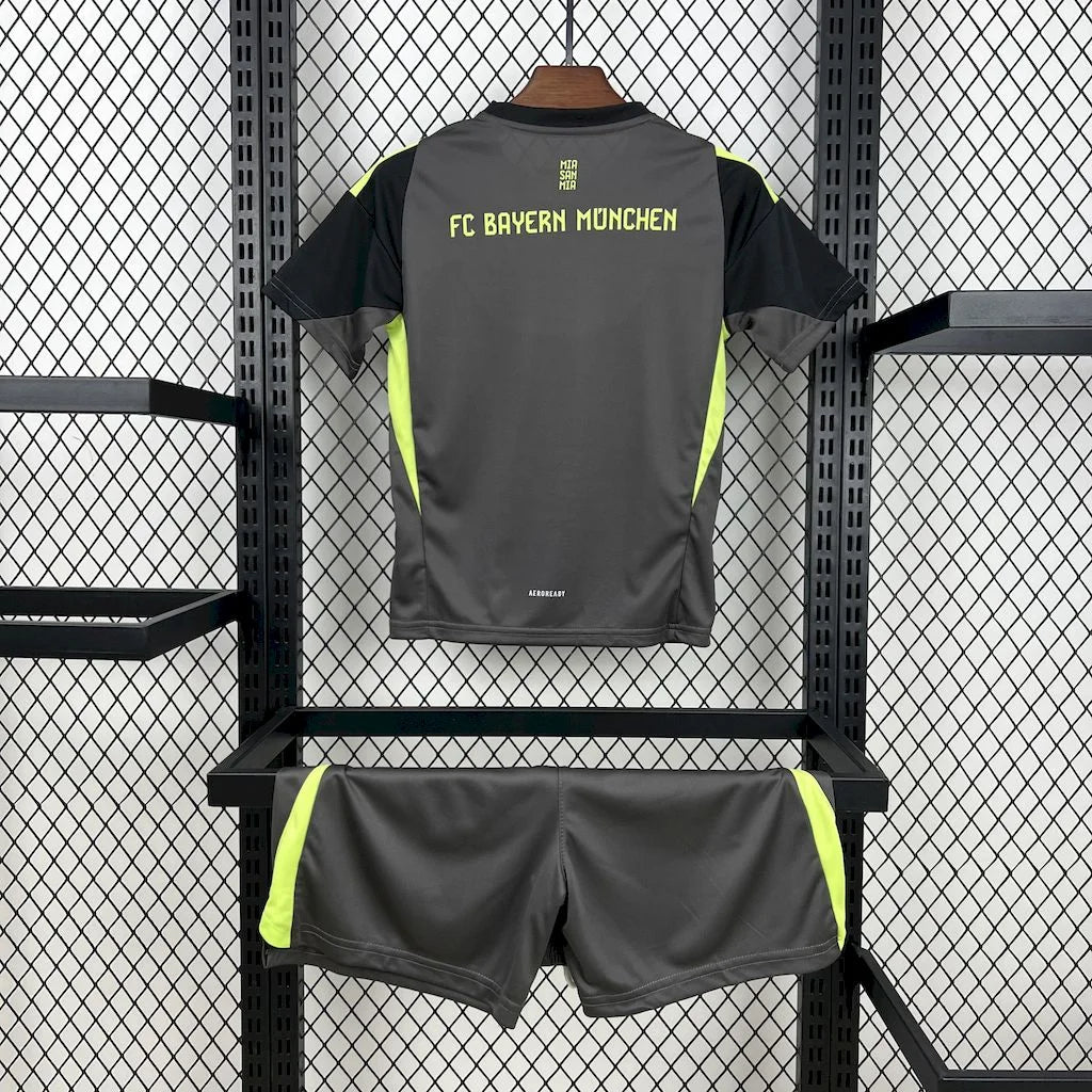 Bayern Munich 2025/2026 Goalkeeper Kids Jersey