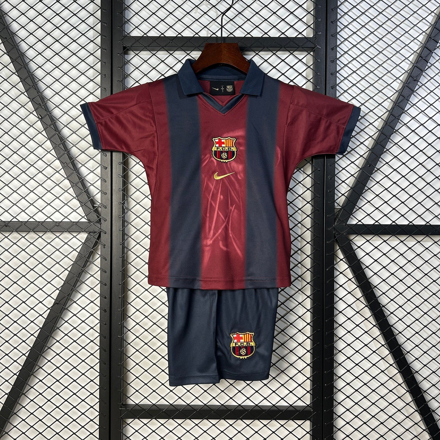 Retro Barcelona 2000/2001 x Travis Scott Kids Jersey