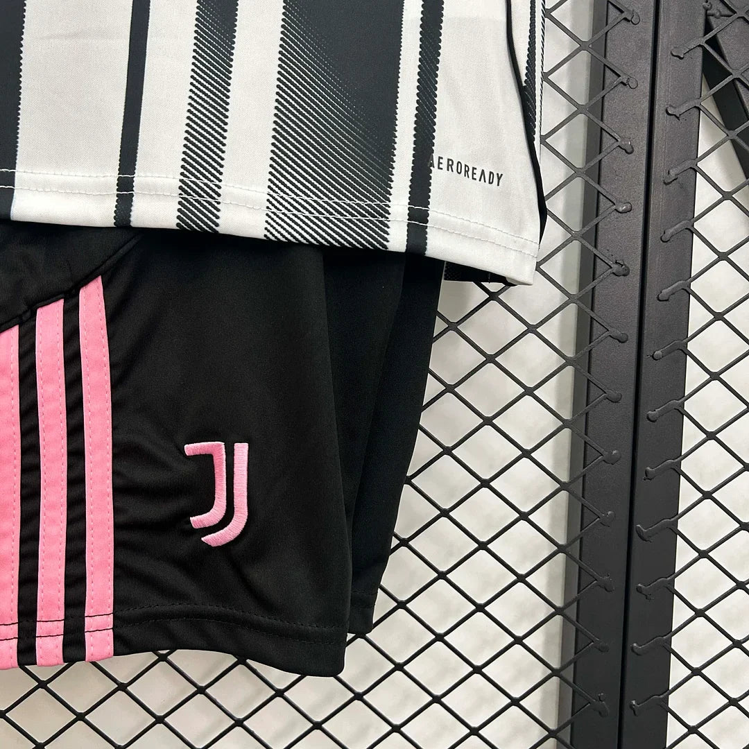 Juventus 2025-2026 Home Kids Jersey