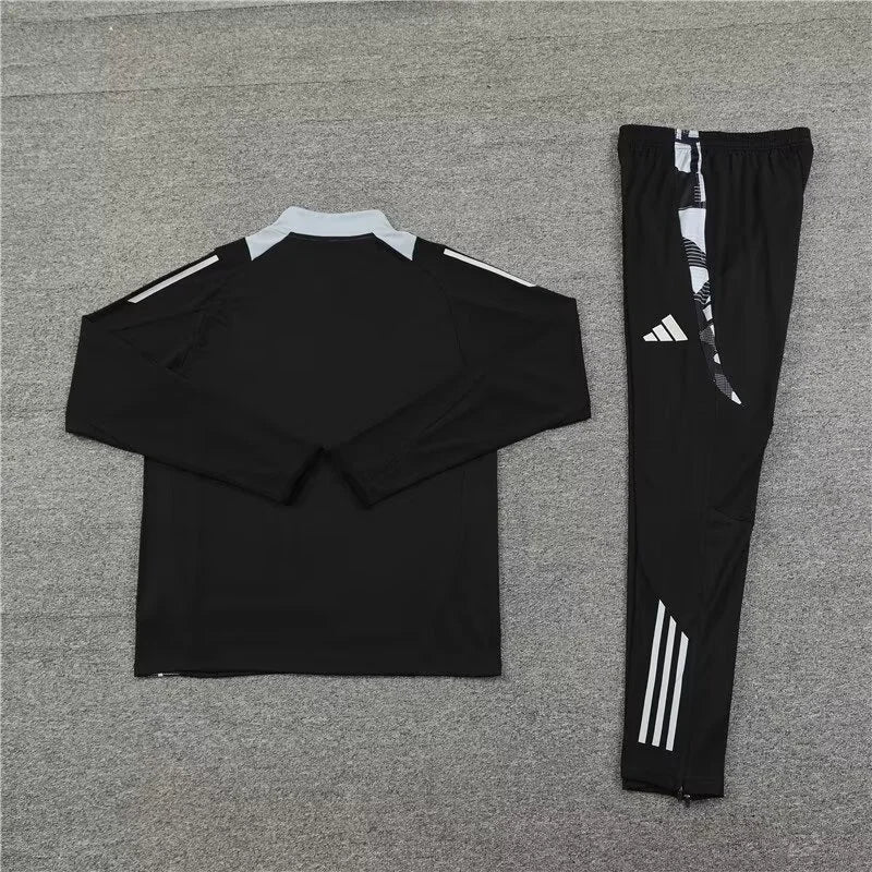 Manchester United Black Design 1 Tracksuit