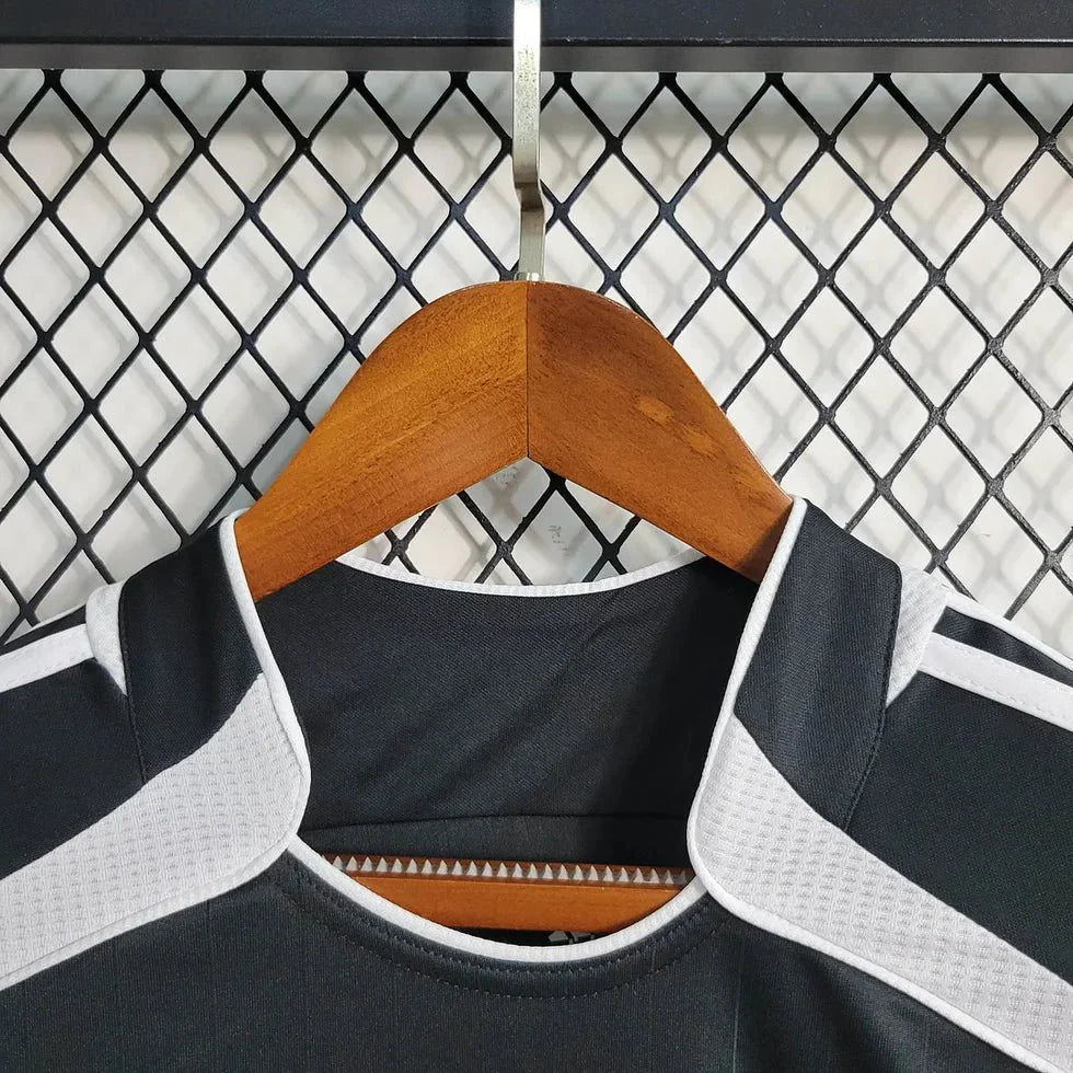 Retro Real Madrid 2006 Away Jersey